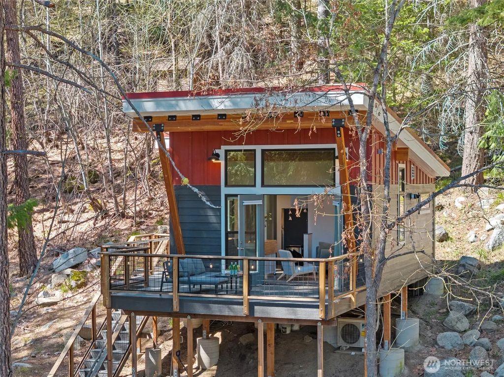 8056 Bayne Road, Leavenworth