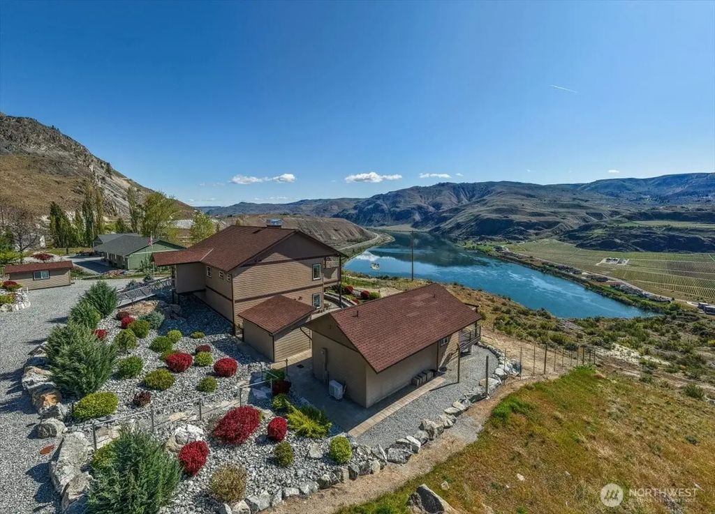525 Columbia View Road, Chelan