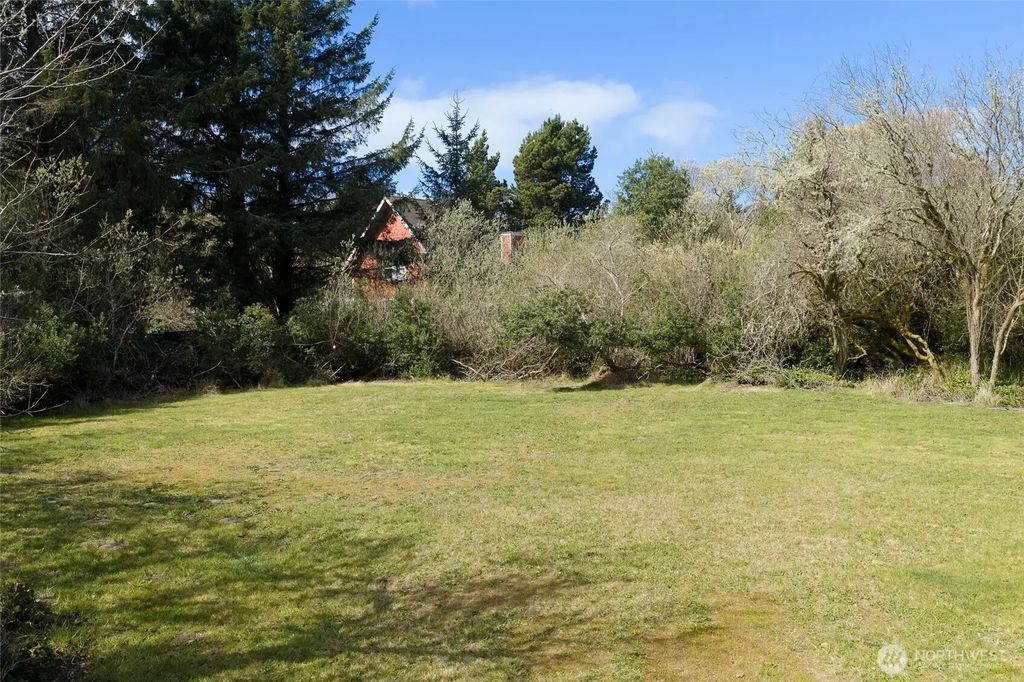 136 Jib Street Nw, Ocean Shores