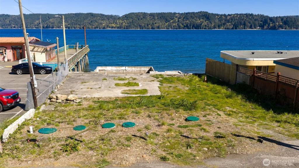 24050 N Us Highway 101, Hoodsport