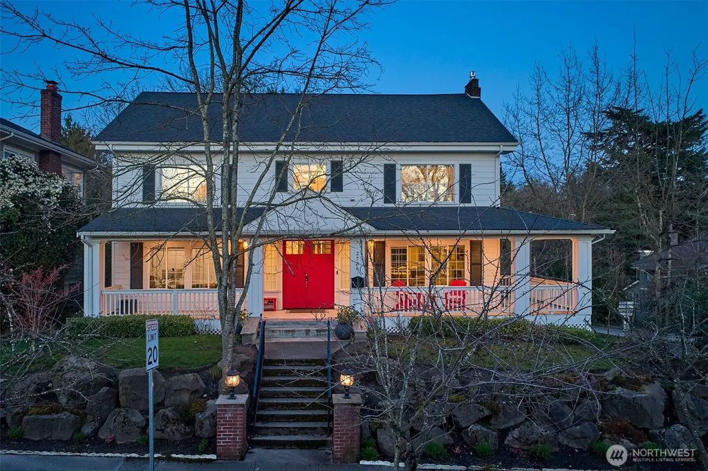 2736 34th Avenue S, Seattle