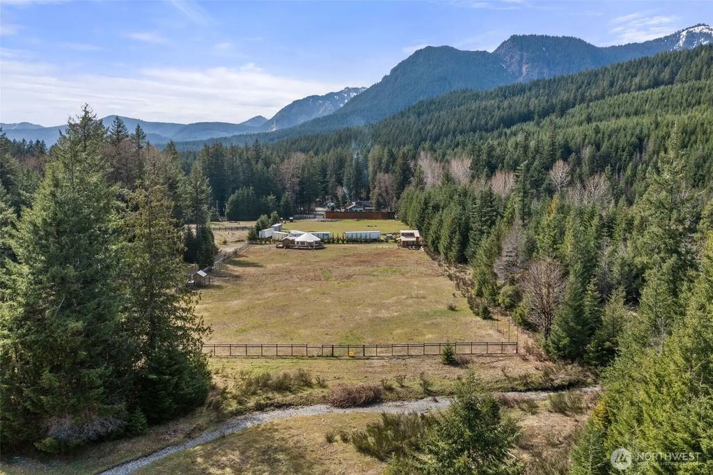 216 Eagle Peak Drive, Packwood