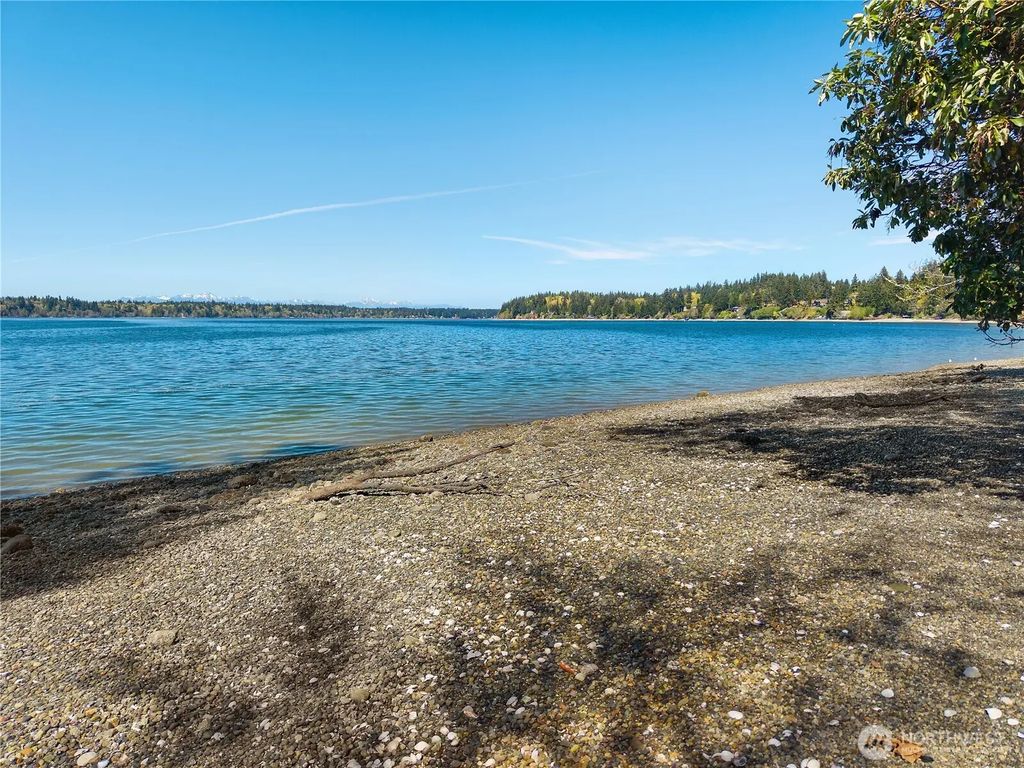 5023 Cooper Point Road Nw, Olympia