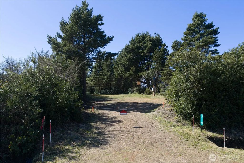 319 Sand Dune Avenue Nw, Ocean Shores