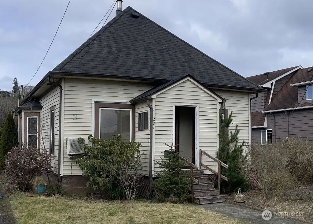 201 Emerson Avenue, Hoquiam