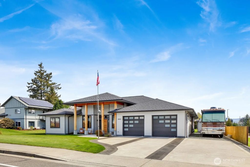 8802 Line Road, Lynden