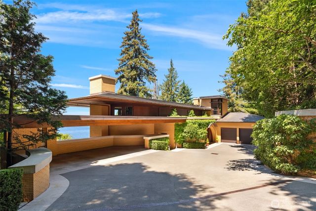 415 Shoreland Drive Se, Bellevue