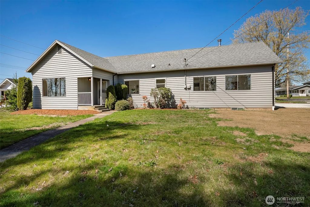 215 E Front Street, Lynden