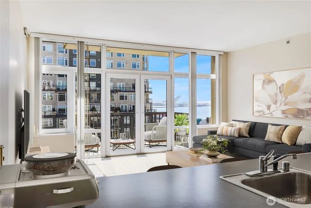 2717 Western Avenue 8020, Seattle