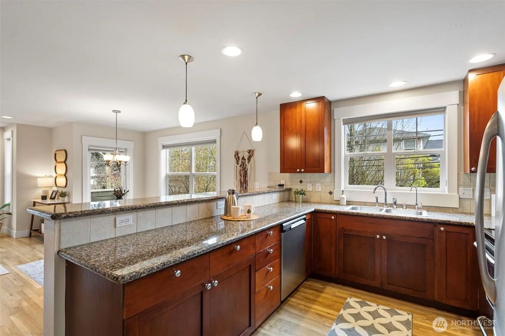 9501 Interlake Avenue N, Seattle