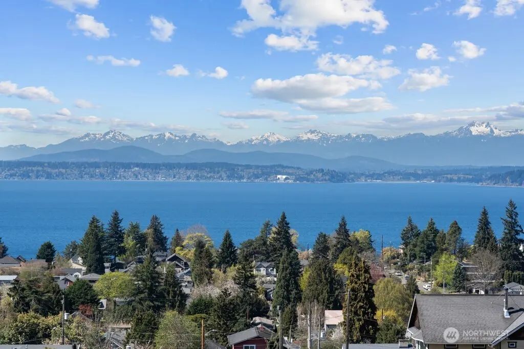 5025 California Avenue Sw 402, Seattle