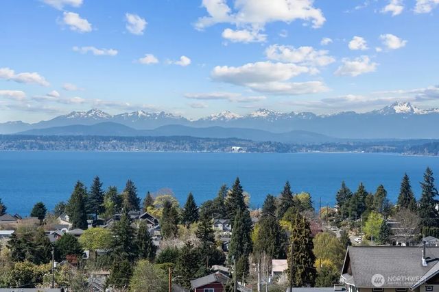 5025 California Avenue Sw 402, Seattle