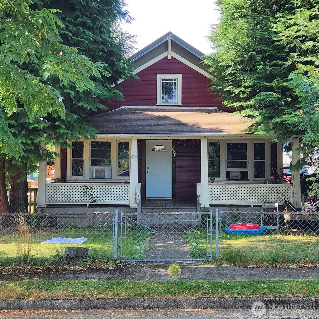 252 4th Street, Morton