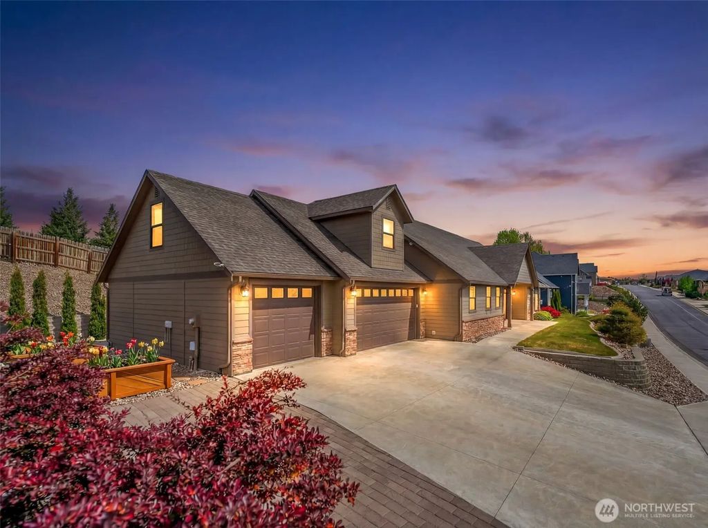 2741 Se Falcon View Drive, East Wenatchee