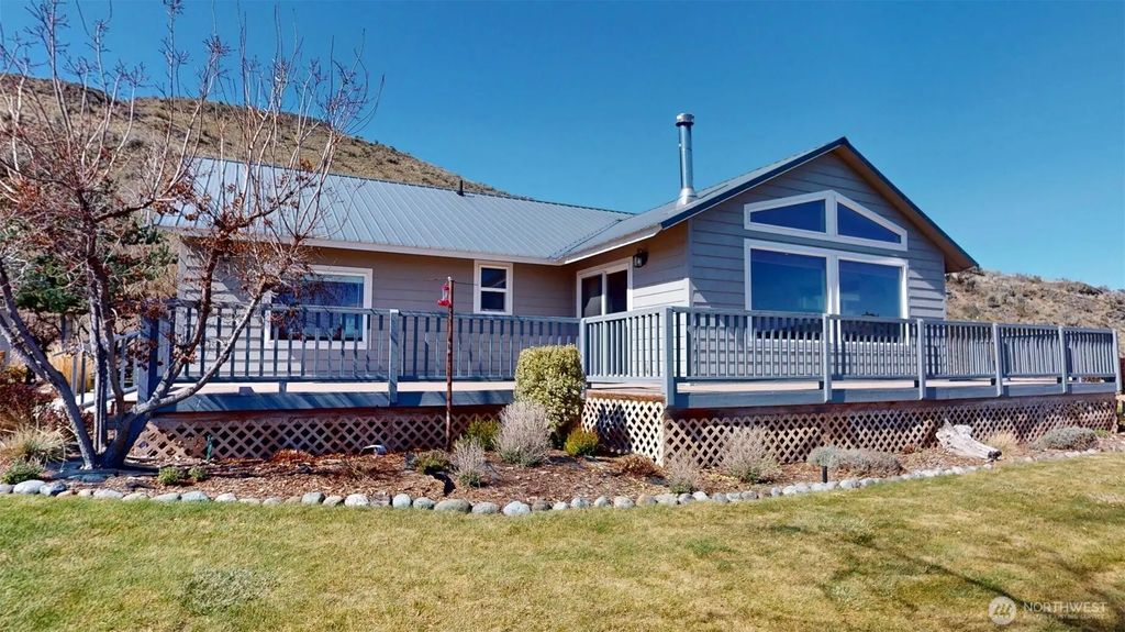 1811 Pine Creek, Tonasket