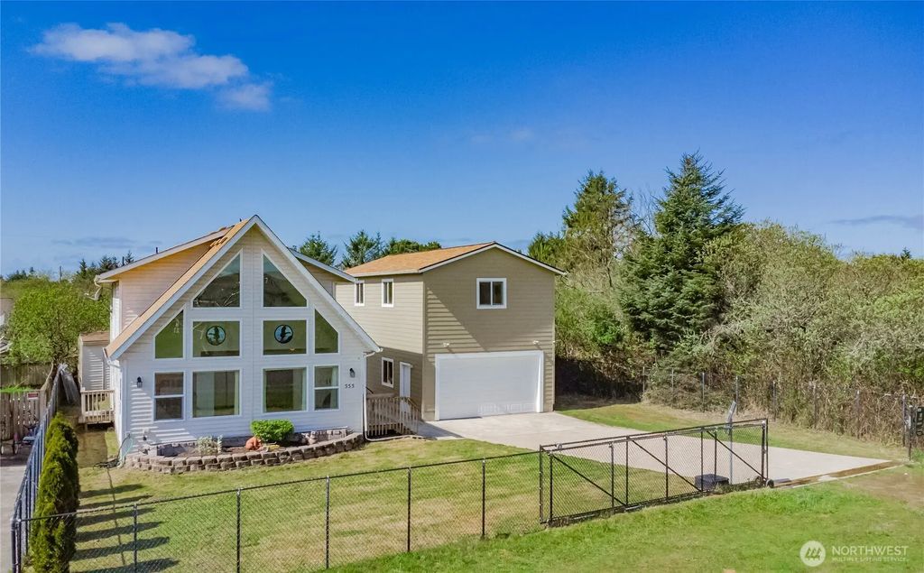 555 Ensign Avenue Nw, Ocean Shores