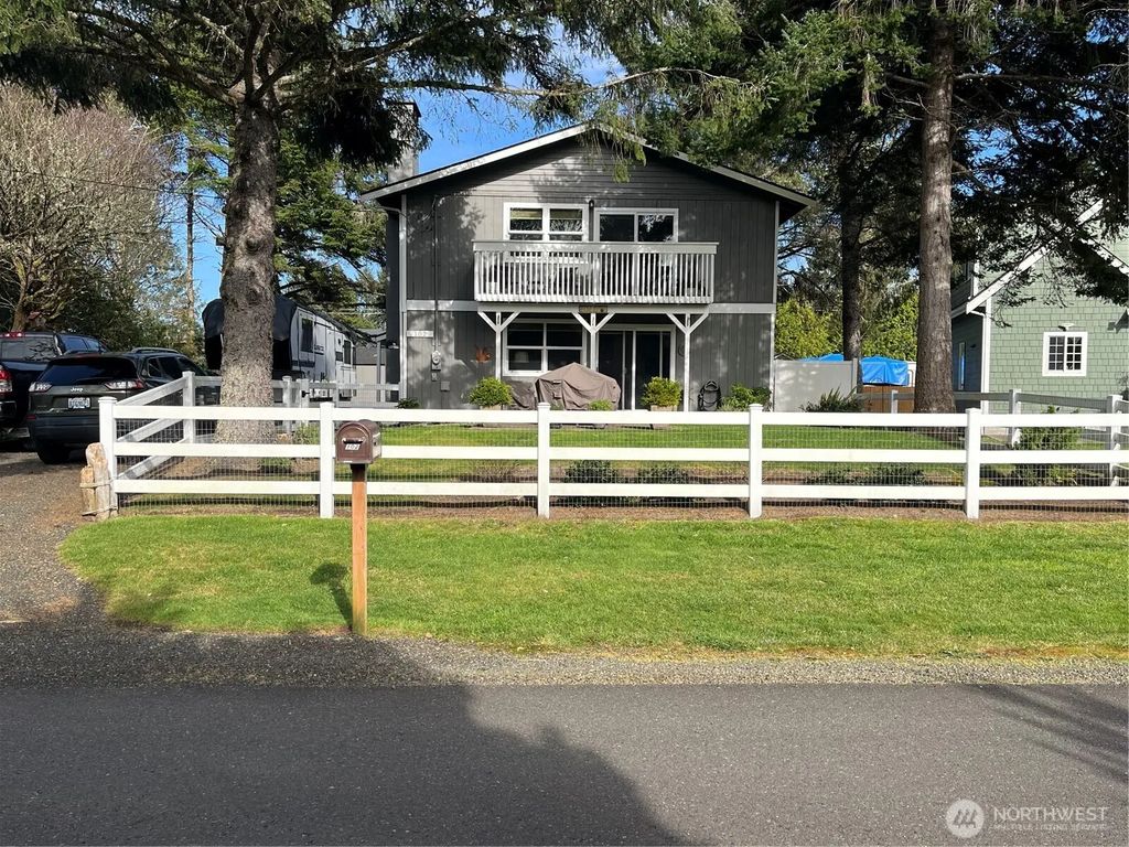 102 N Narwhal Loop Nw, Ocean Shores