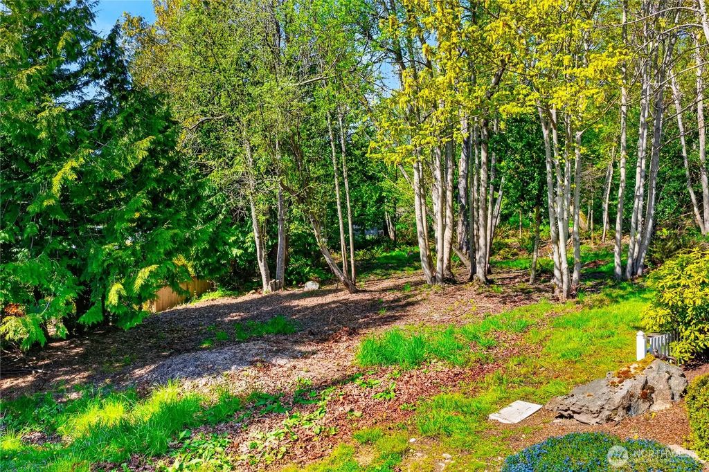 784 Lillooet, La Conner