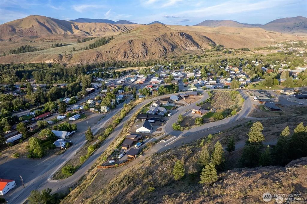 Isabella Lane, Twisp