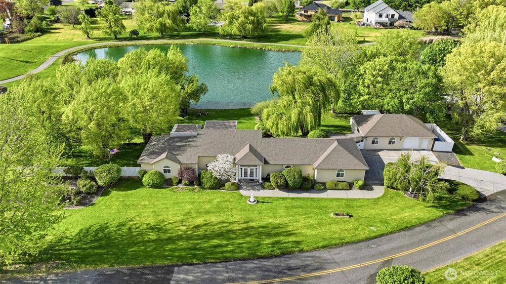 3413 Eastlake Drive, West Richland