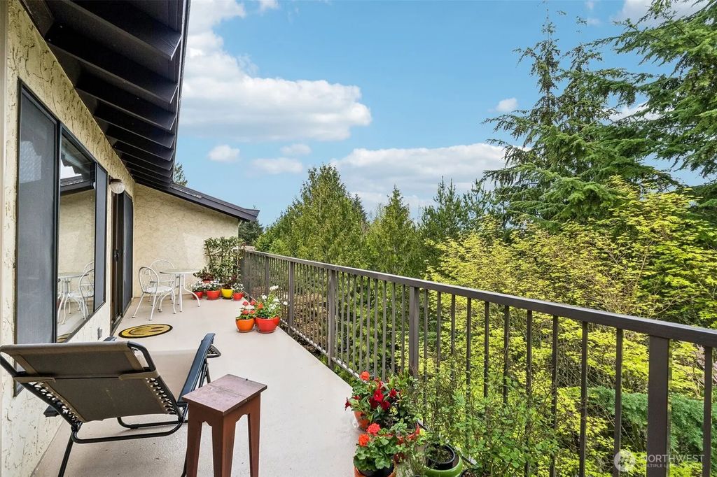 17918 23rd Lane Ne 302, Shoreline