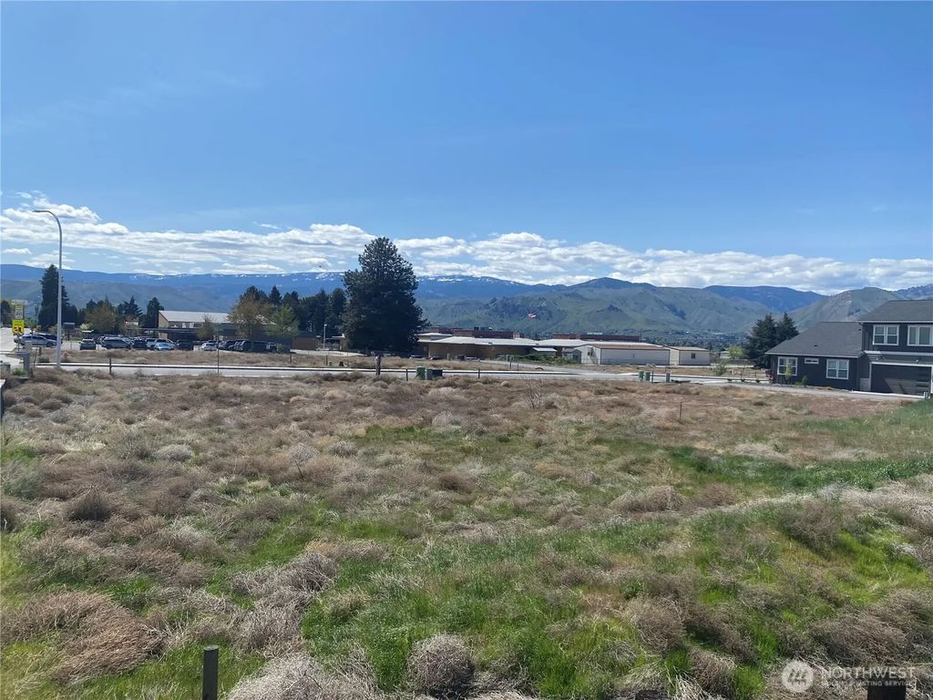 140 Harold Street Ne, East Wenatchee