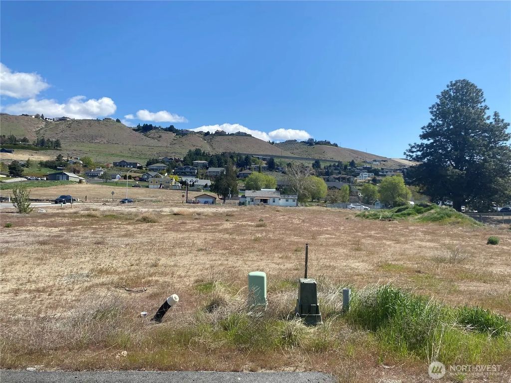 154 Harold Street Ne, East Wenatchee