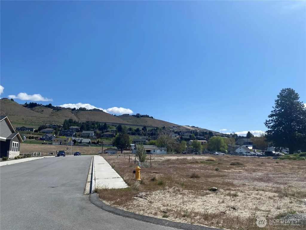 134 Harold Street Ne, East Wenatchee