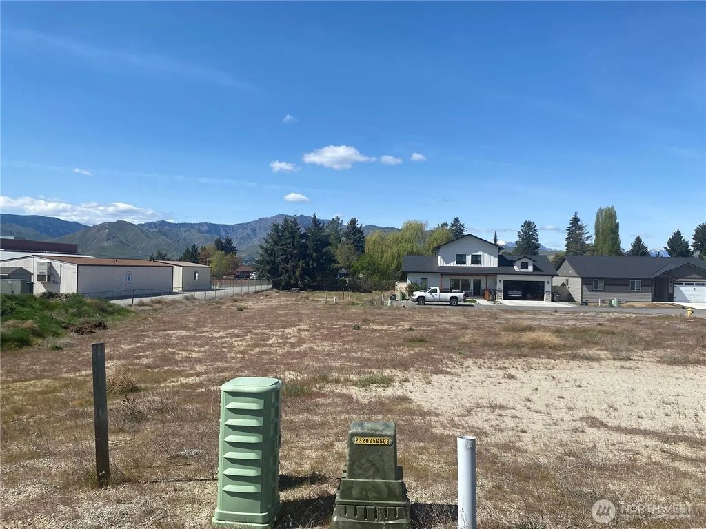 128 Harold Street Ne, East Wenatchee