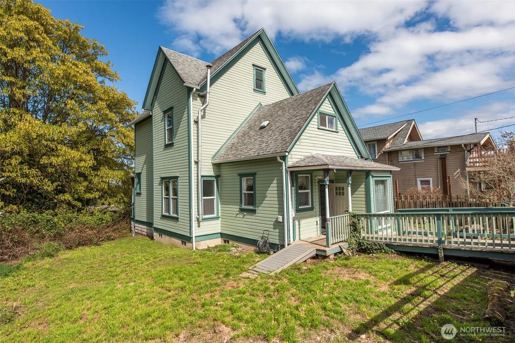318 W 8th Street, Port Angeles