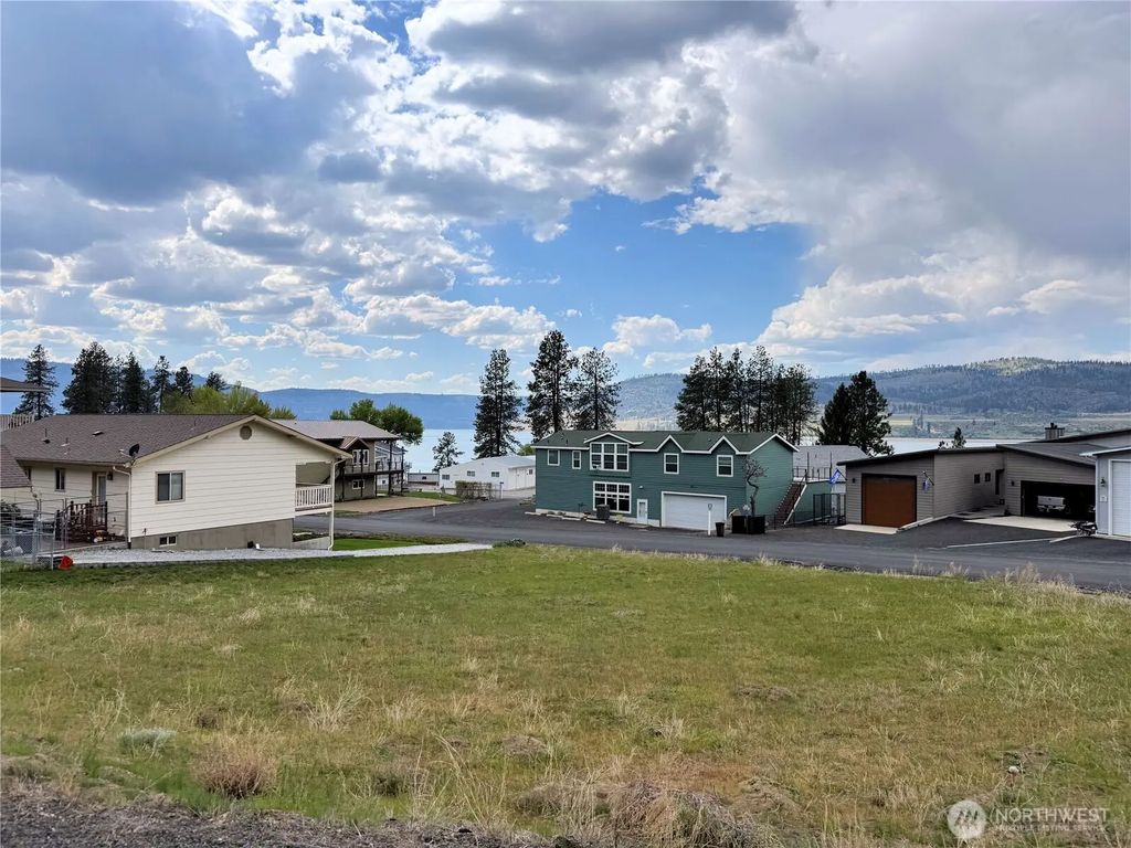 3317 Roosevelt Drive, Davenport
