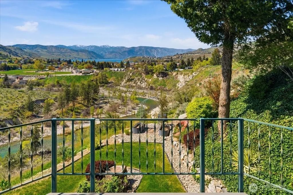 404 S Clifford Street, Chelan