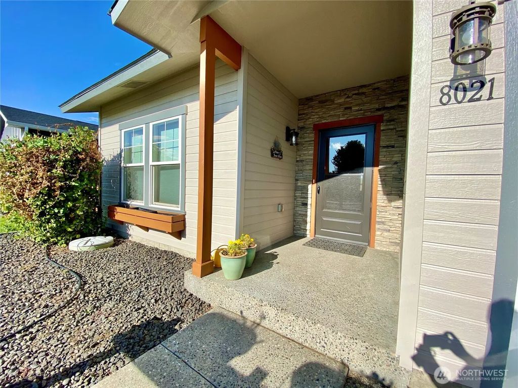 8021 Vialago Parkway, Zillah