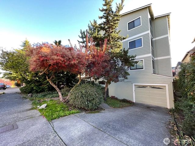 731 N 94th Street 8, Seattle