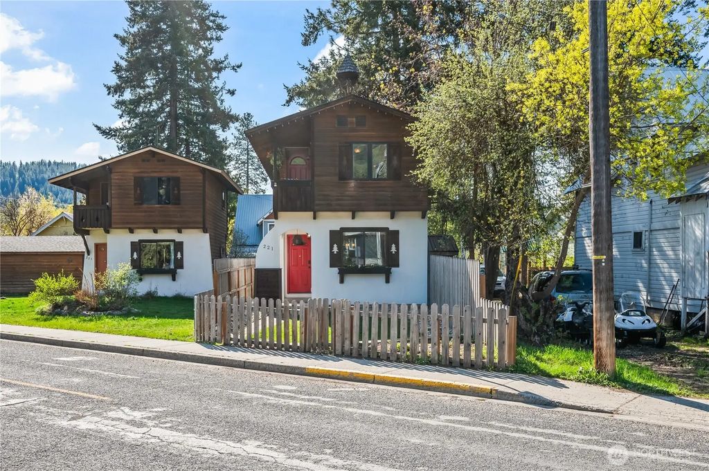 221 Evans Street, Leavenworth