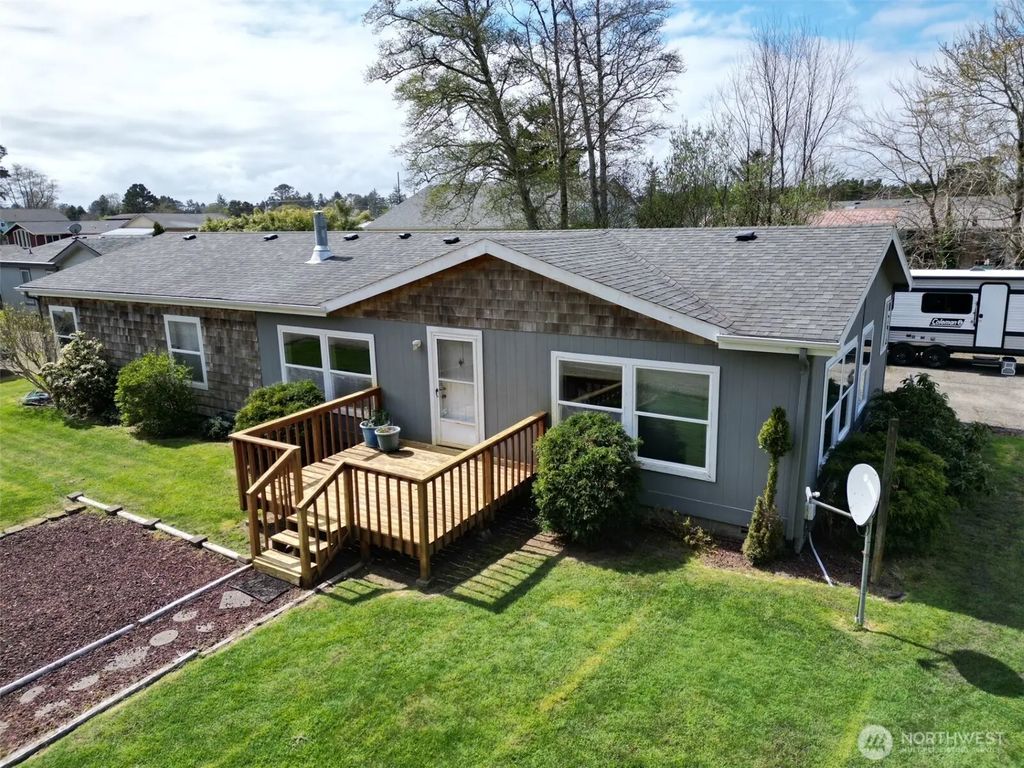 305 Godsey Lane, Long Beach