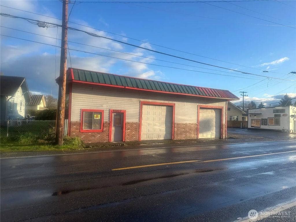 11022 Valley Avenue E, Puyallup
