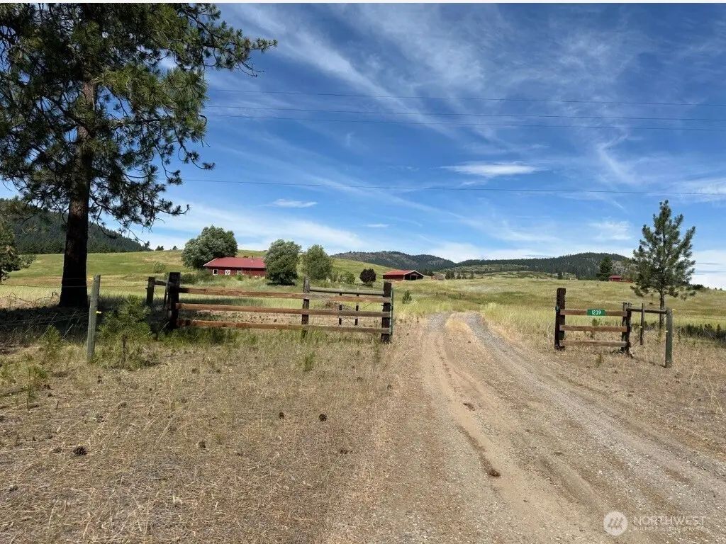 1239 Kewa Meteor Road, Inchelium