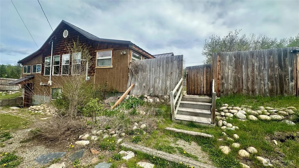 400 Bluff Street, Winthrop