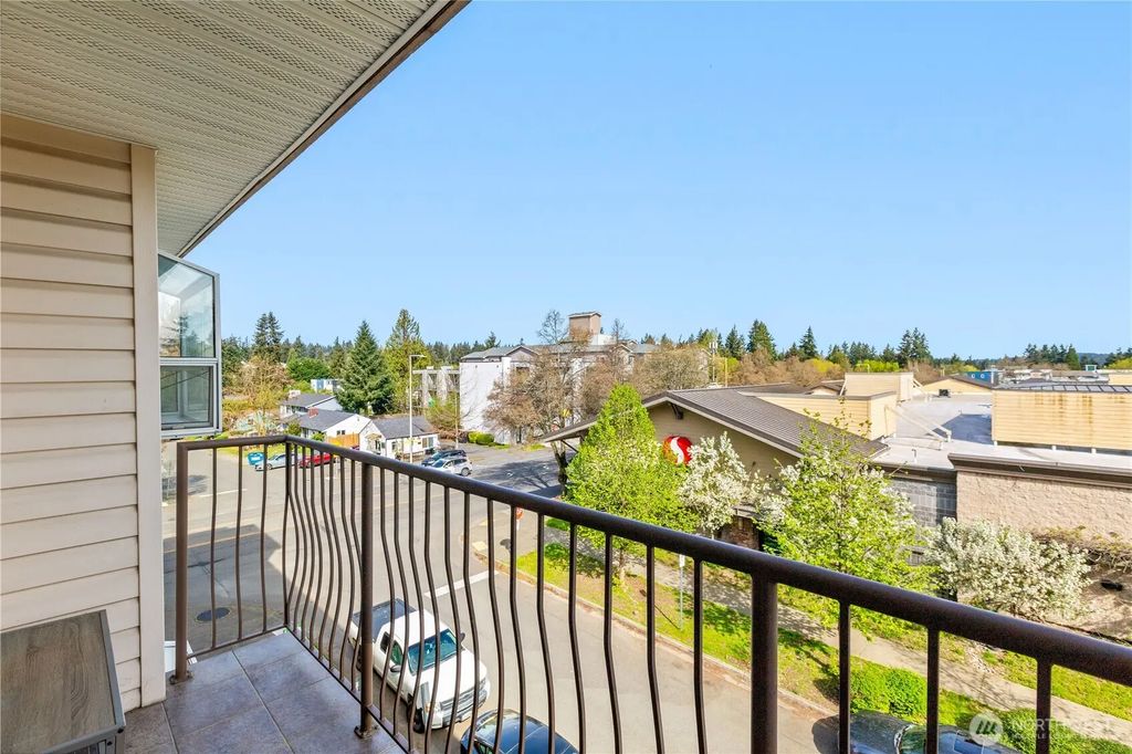 12056 15th Avenue Ne 404, Seattle