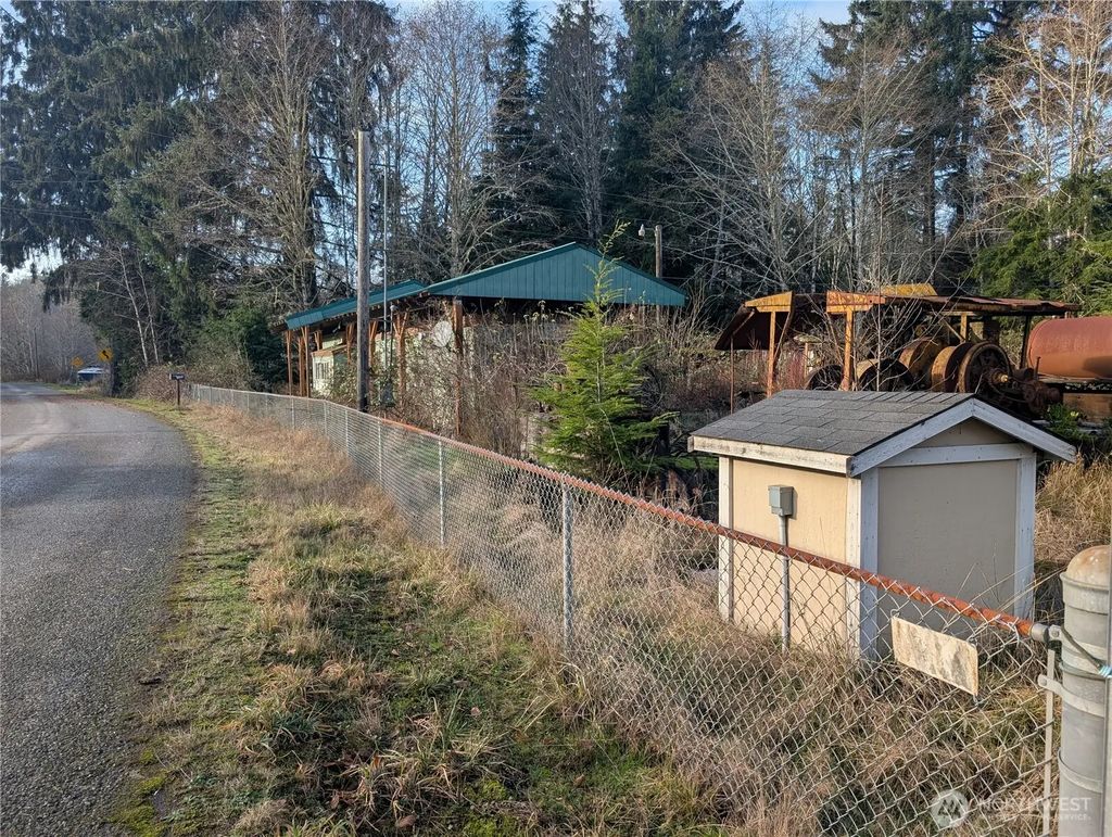 300 Sekiu River Road, Sekiu