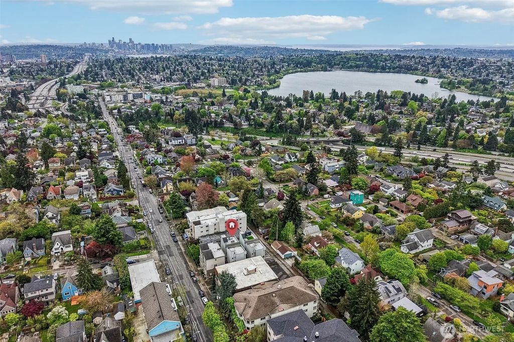 8297 5th Avenue Ne, Seattle