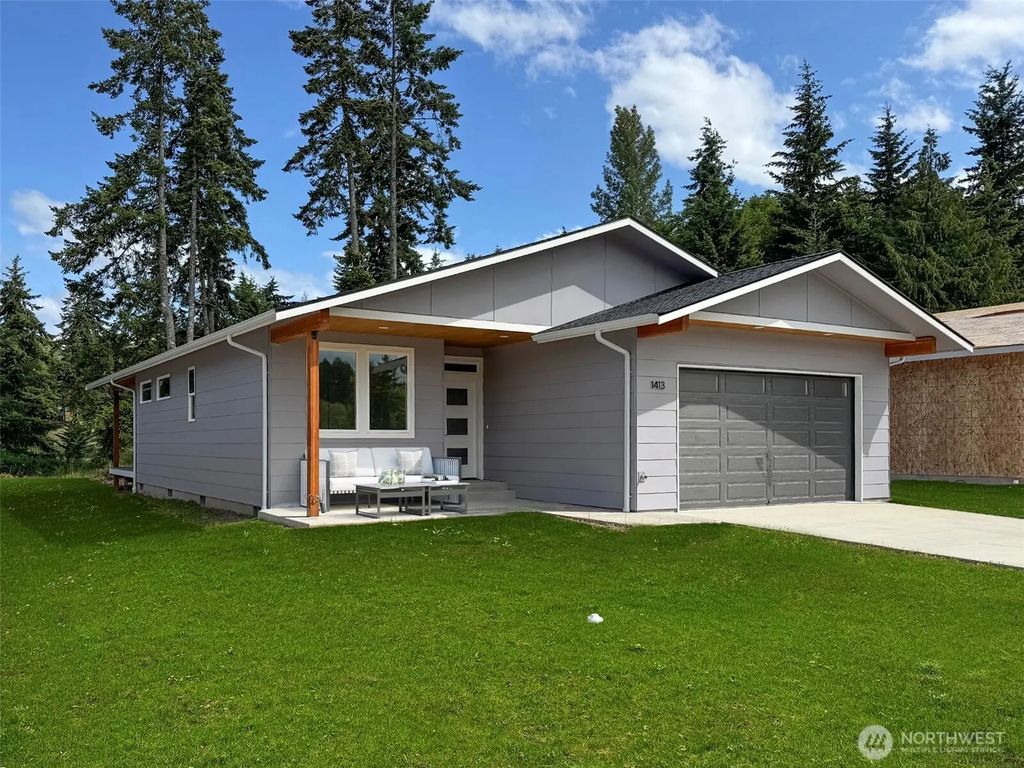 1413 Discovery Loop, Port Angeles