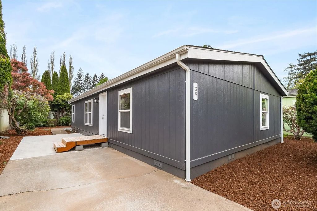 2350 Douglas Road 39, Ferndale
