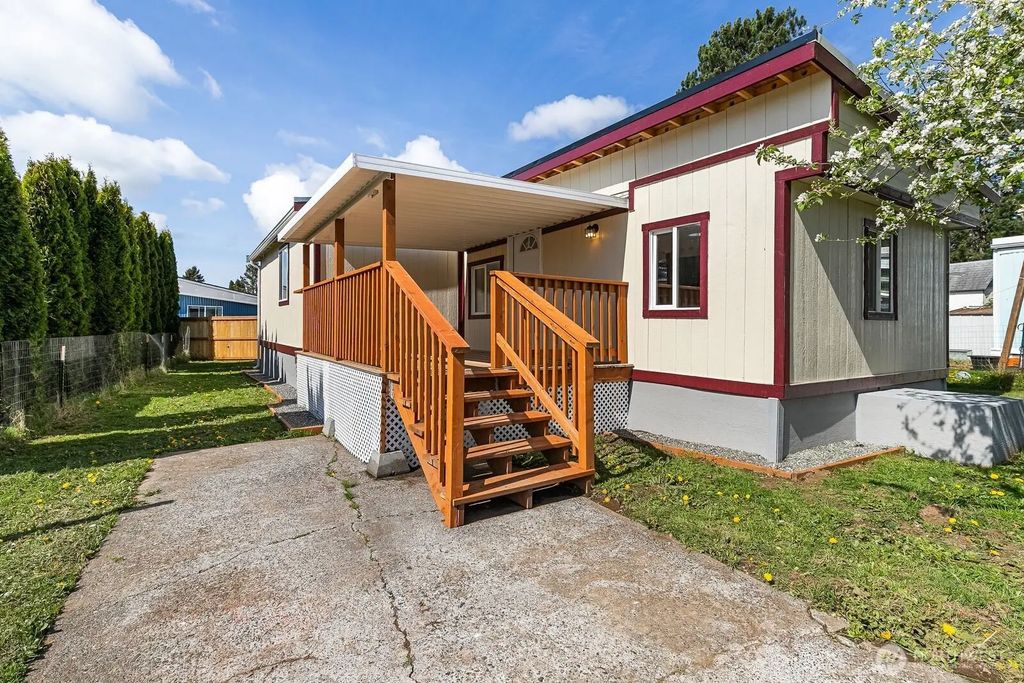 2392 Douglas Road 19, Ferndale
