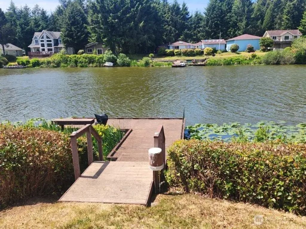 266 Overlake Street Ne, Ocean Shores