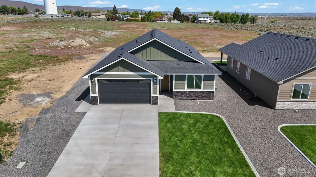 13 Parkside Lp, Ephrata