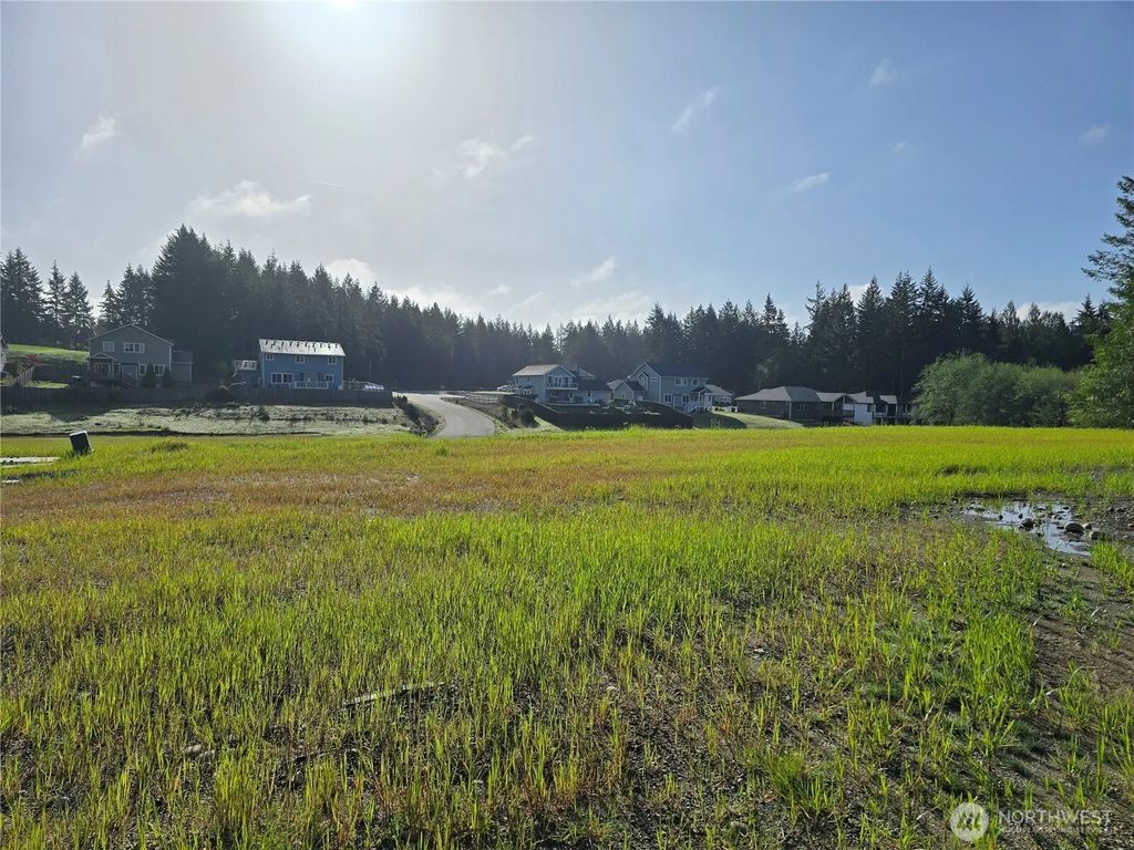 140 E Donbob Lane, Allyn