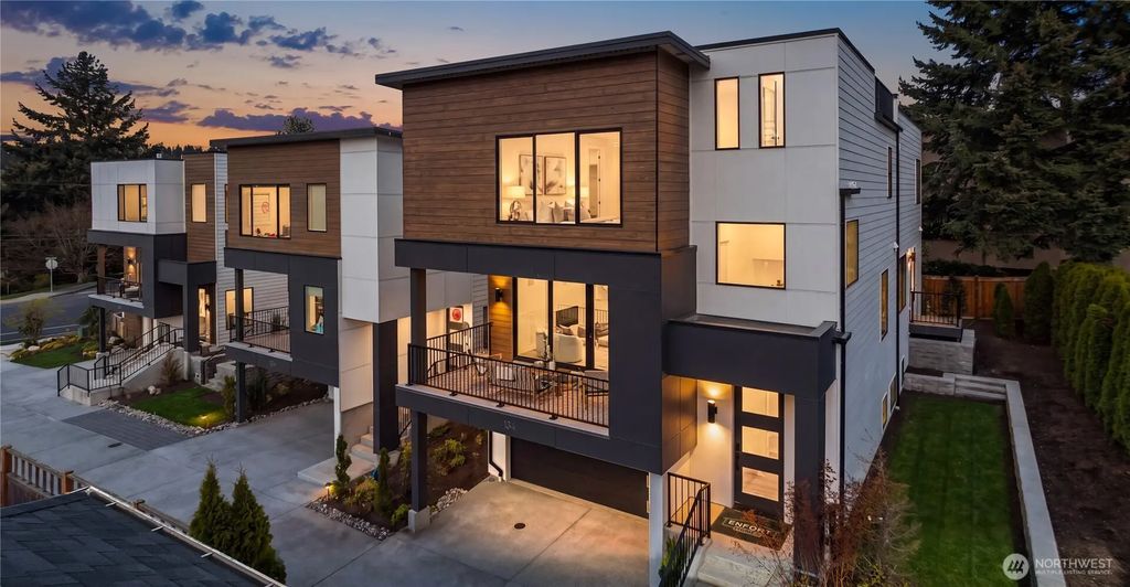 134 8th Court, Kirkland