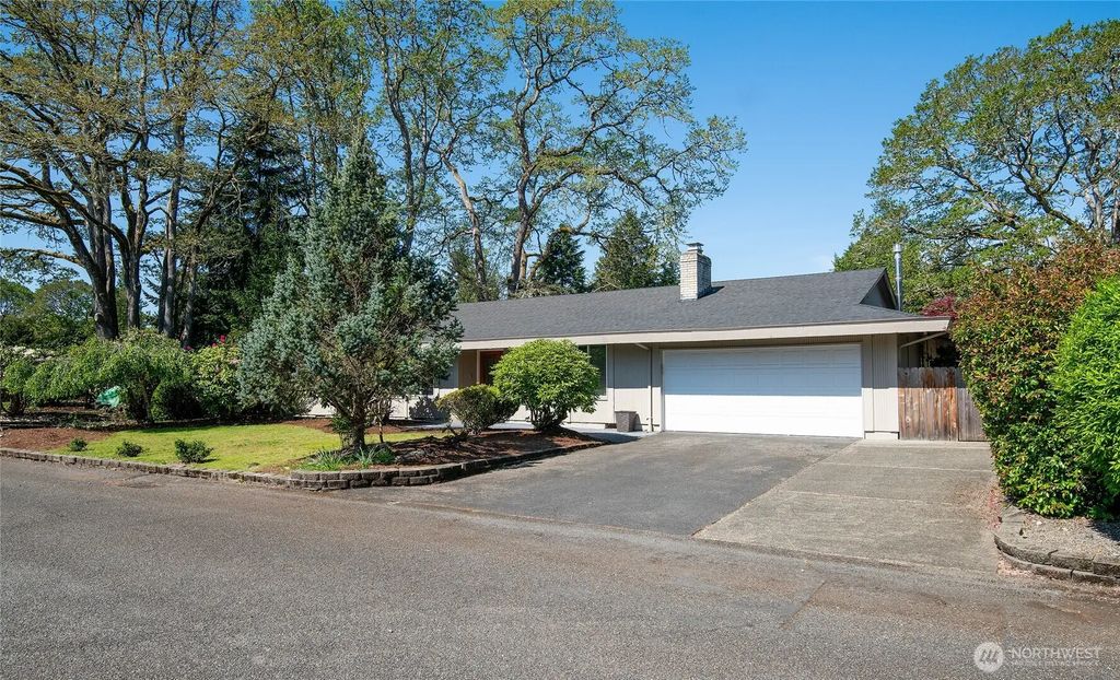 8001 Sapphire Drive Sw, Lakewood